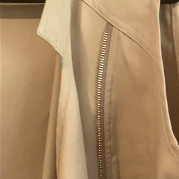 Khaki vest with zipper accent - Picture 3 of 6